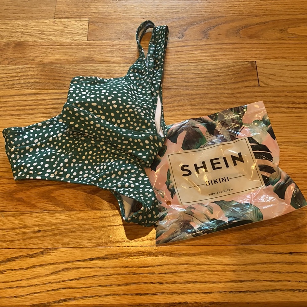 Green bikini - Picture 3 of 5